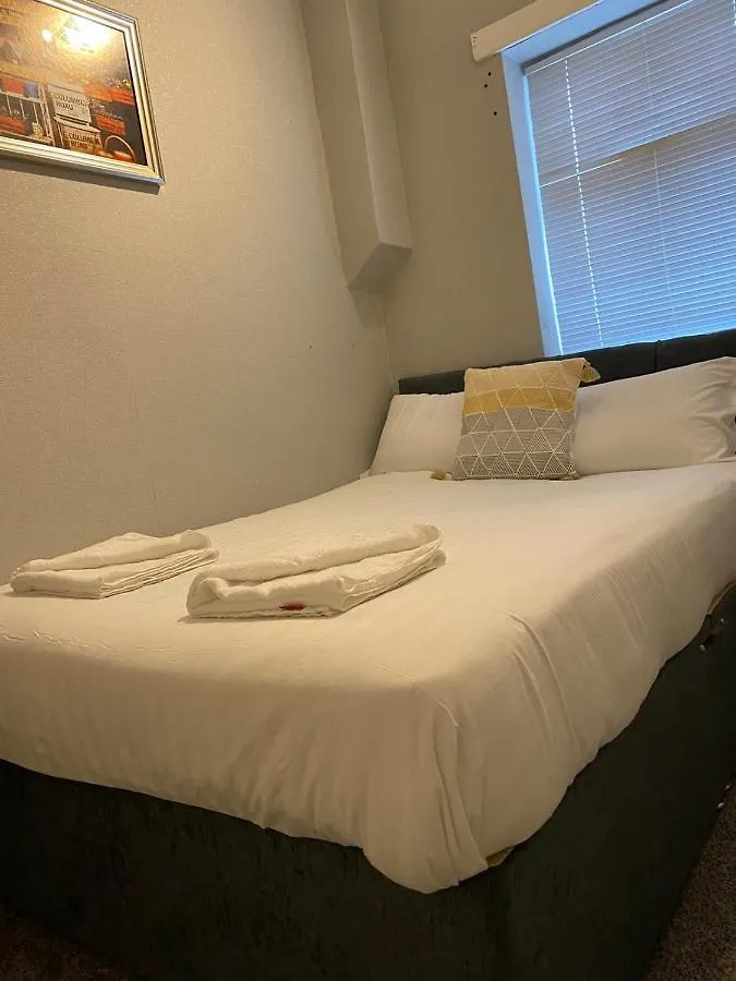Sunflower Suite Under Sasco Apartments Blackpool Holiday home