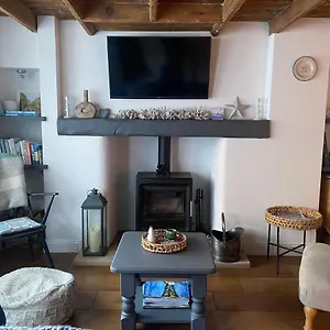 https://3-bed-renovated-cottage-with-stunning-sea-views.yorkshirehotels.net